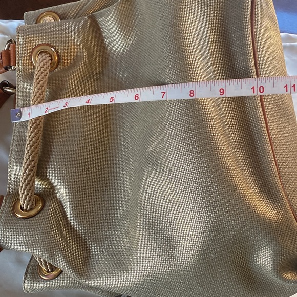 🦊 Micheal Kors large golden handbag. EUC. - Picture 6 of 13
